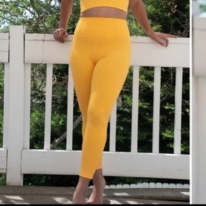 Girlfriend Collective Compressive High-Rise Leggings - Marigold